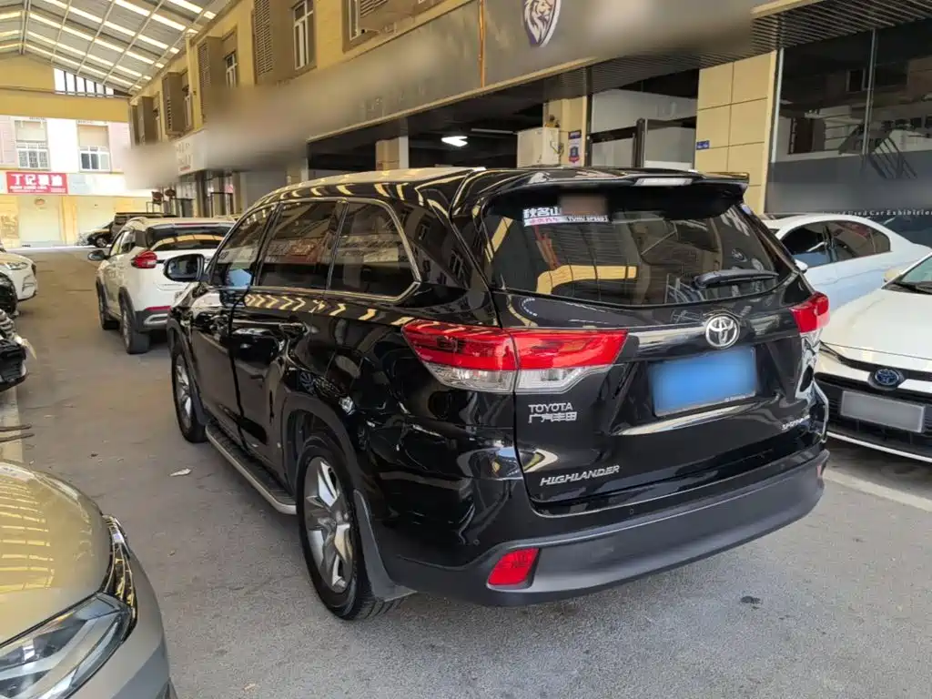 Toyota Highlander — фото 5