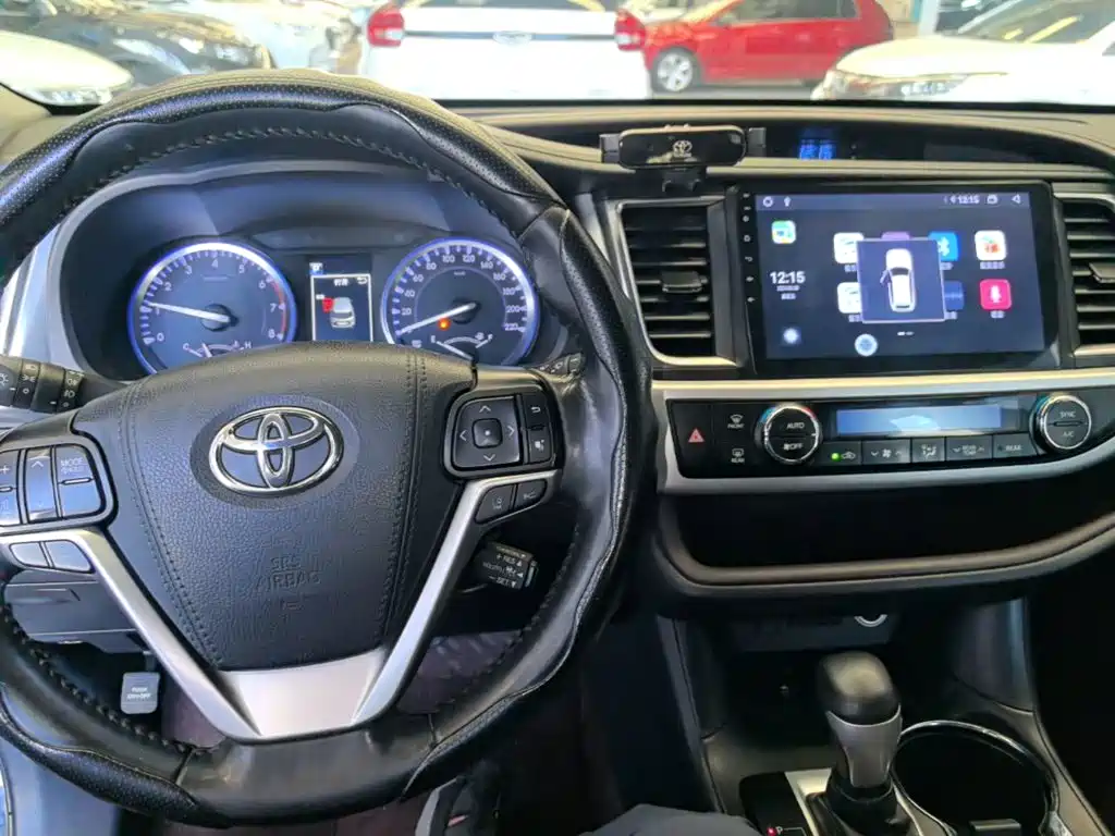 Toyota Highlander — фото 10