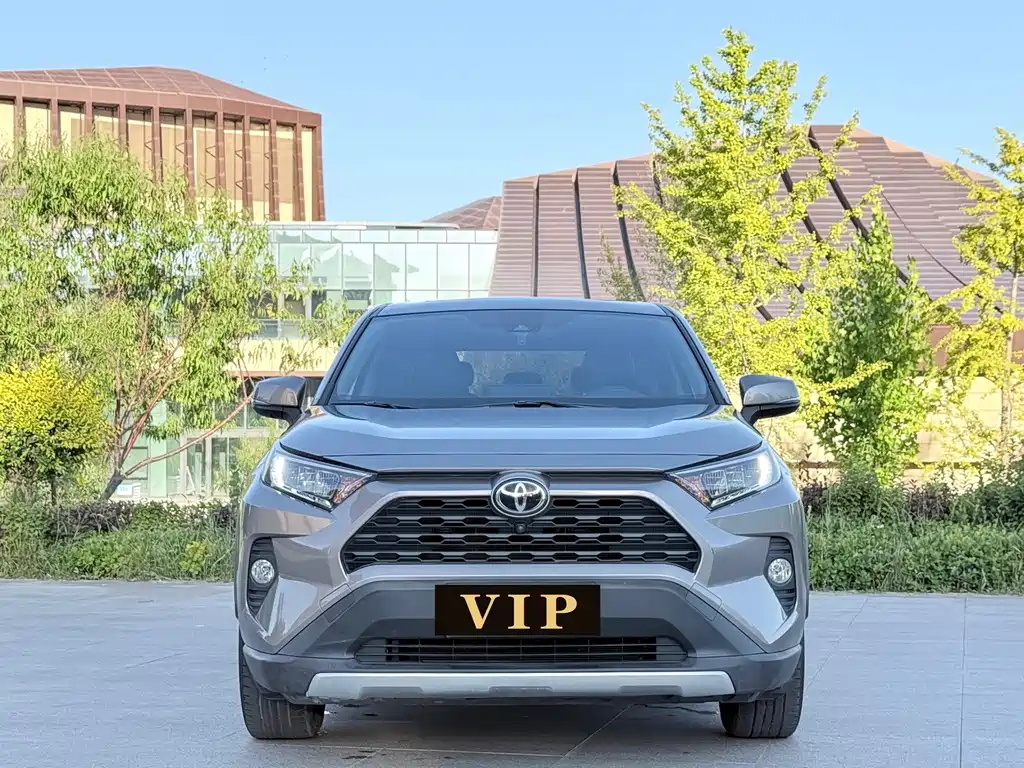 Toyota RAV4 — фото 2