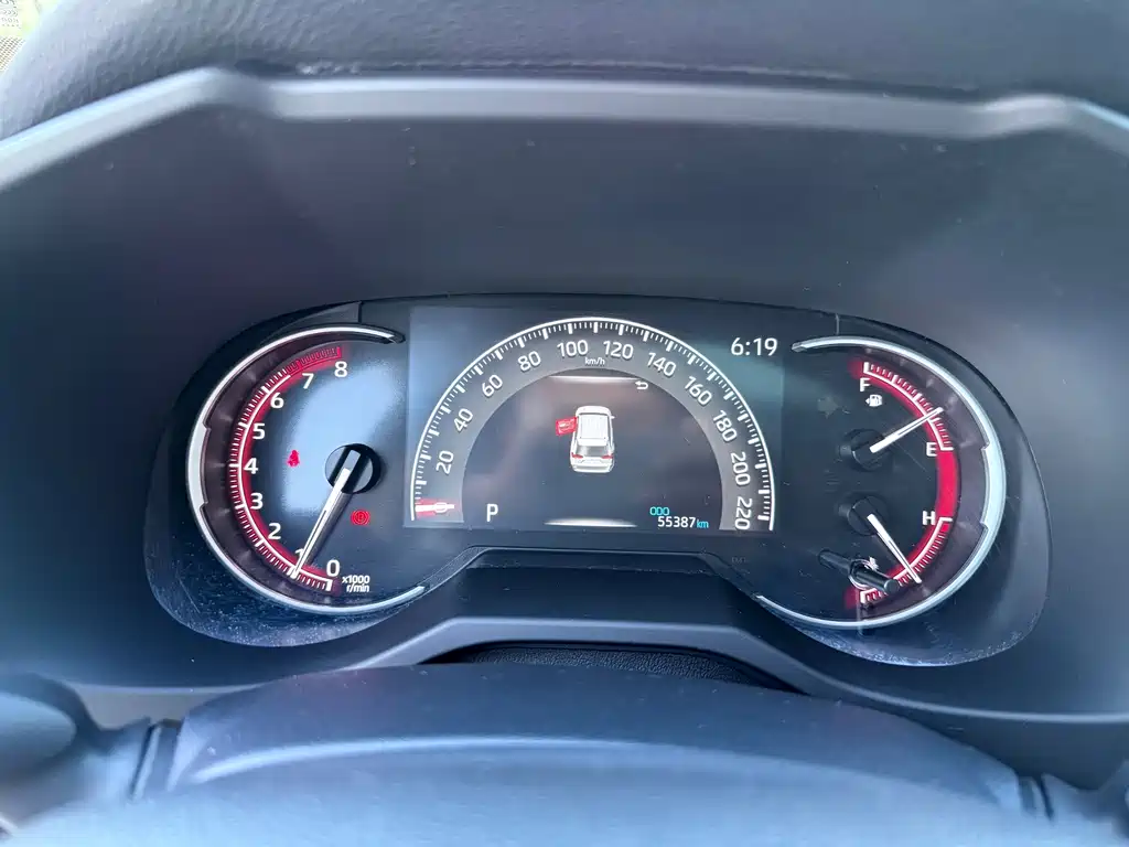 Toyota RAV4 — фото 11