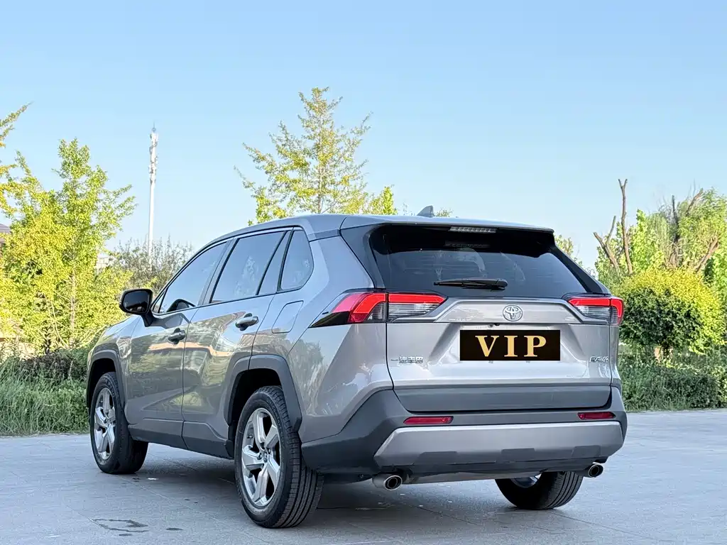 Toyota RAV4 — фото 17