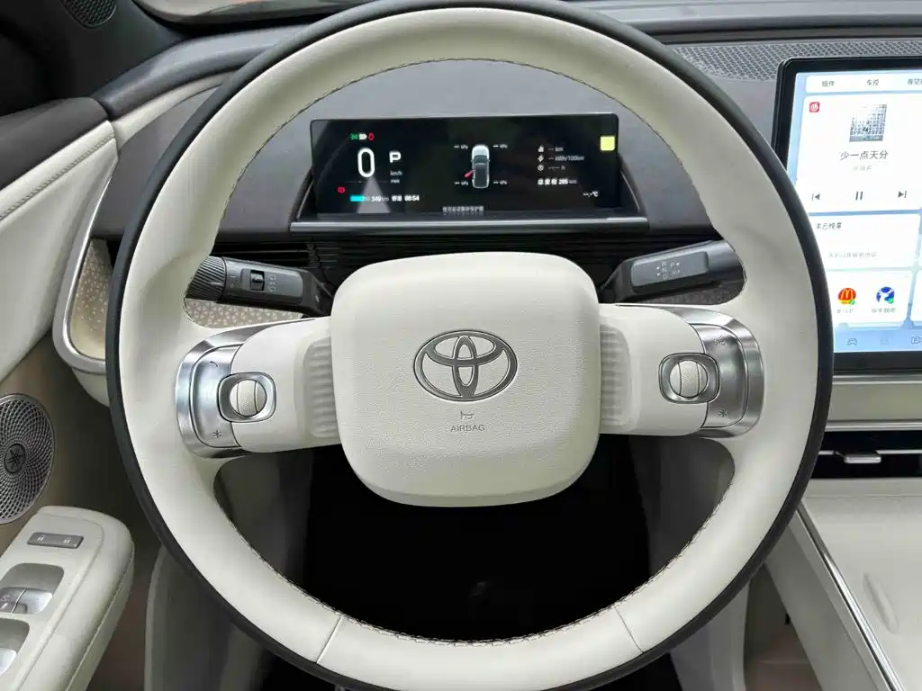 Toyota bZ3X — фото 10
