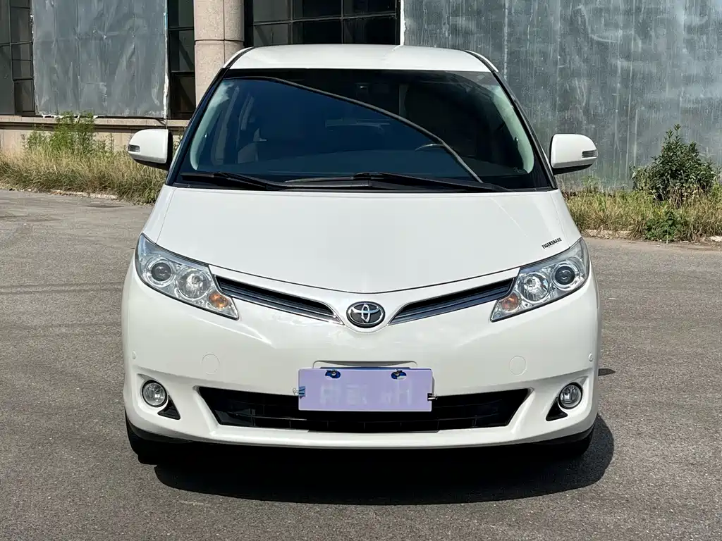 Toyota Previa — фото 2