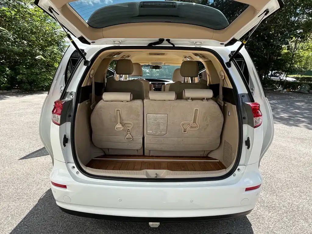 Toyota Previa — фото 20