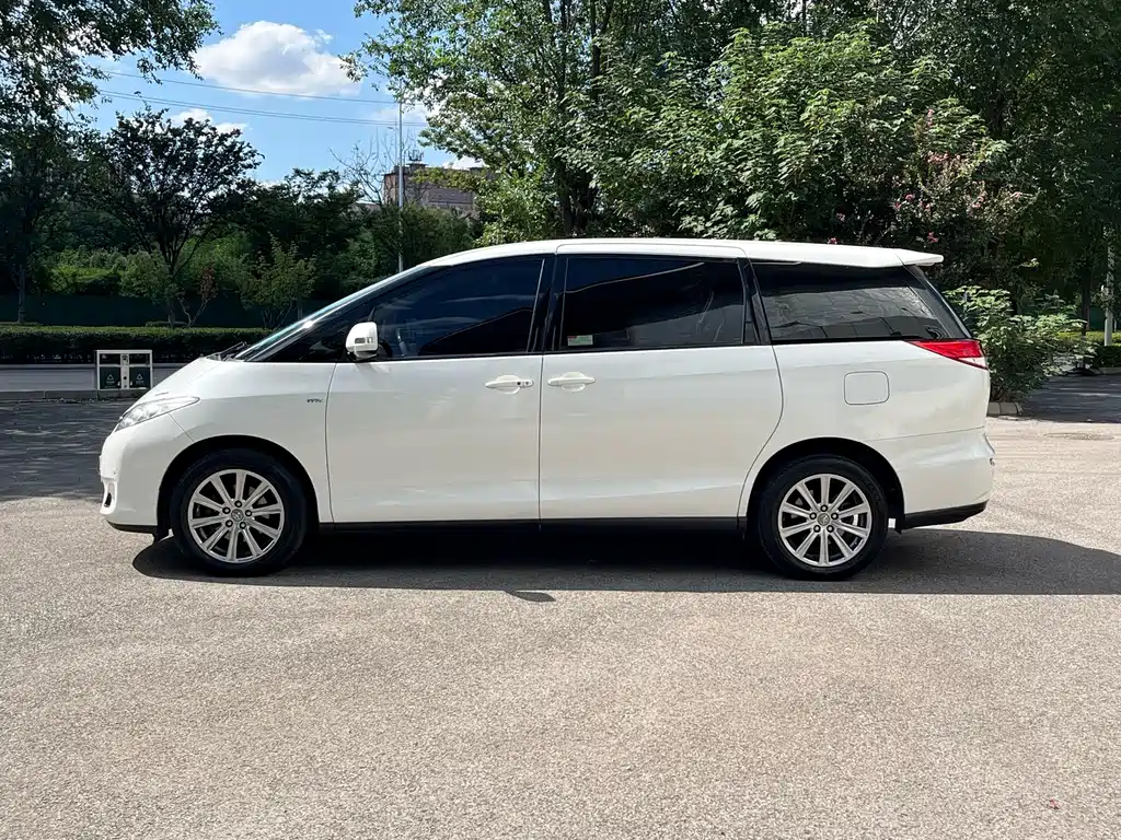 Toyota Previa — фото 3
