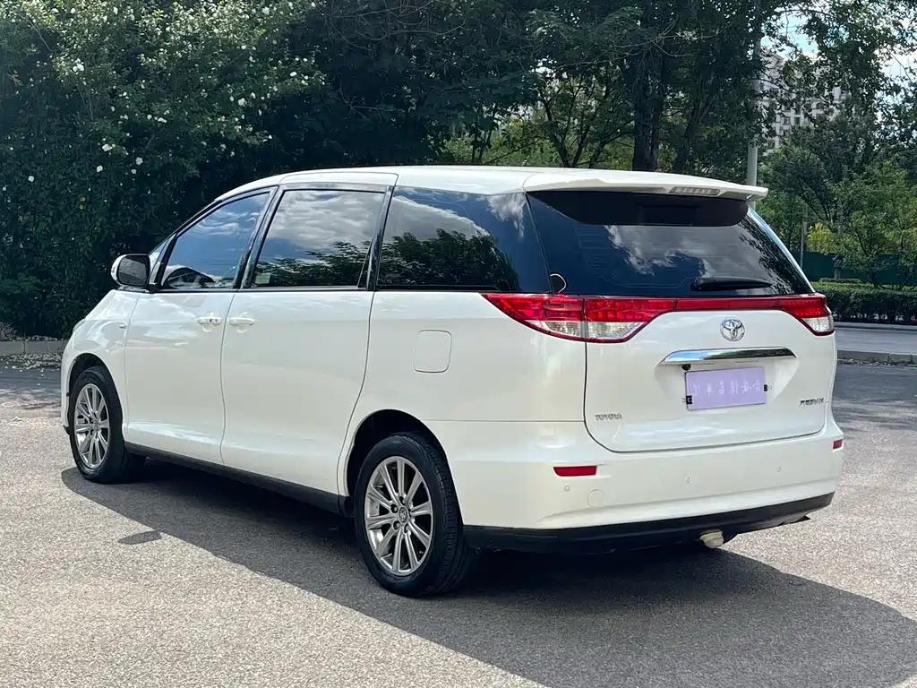 Toyota Previa — фото 4
