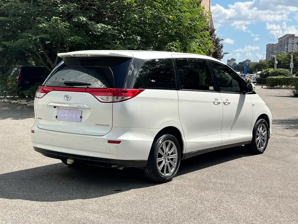 Toyota Previa — фото 6