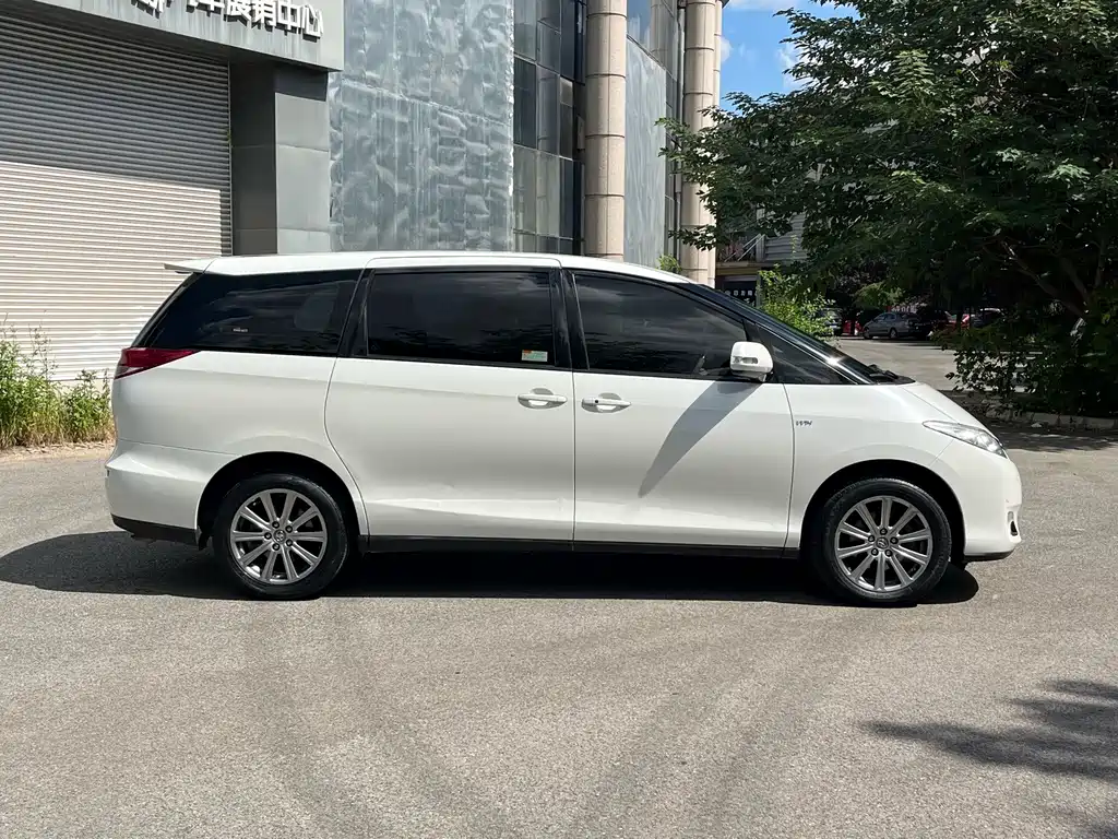Toyota Previa — фото 7