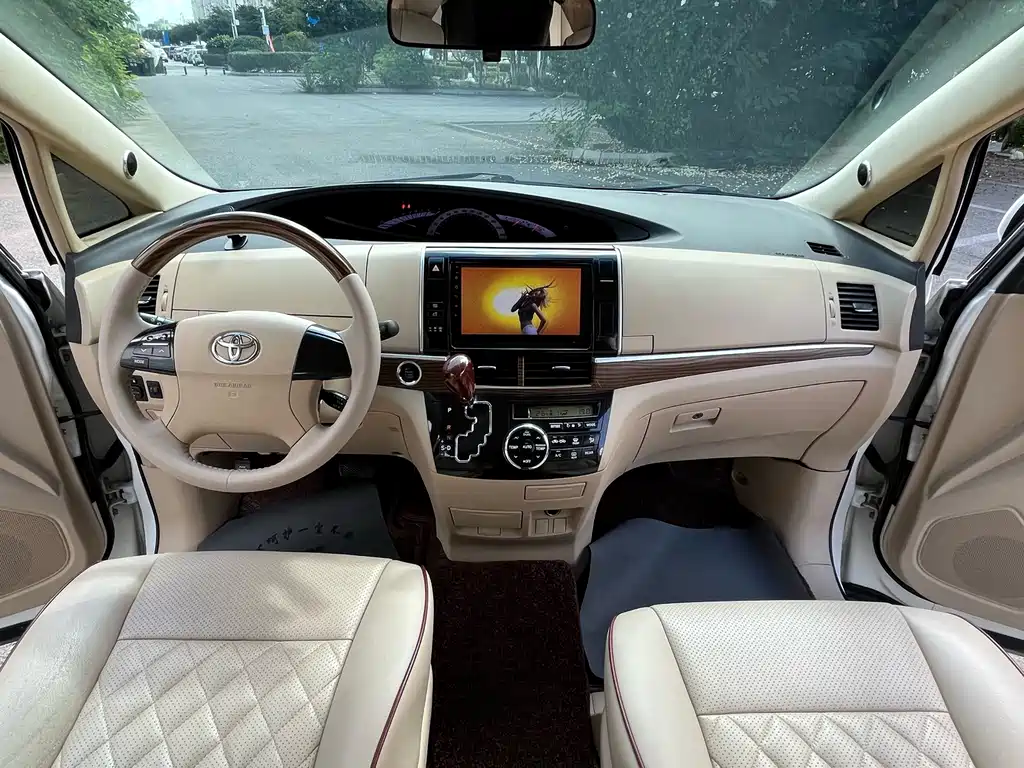 Toyota Previa — фото 9