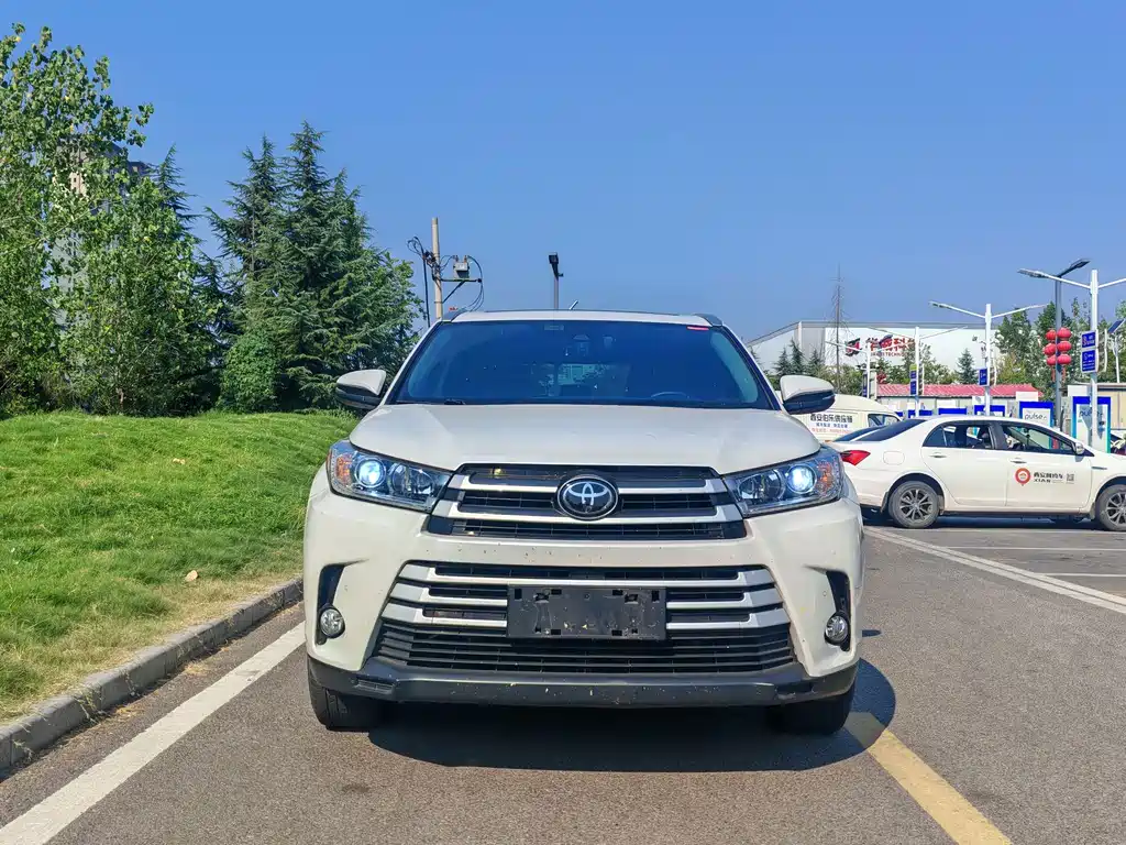 Toyota Highlander — фото 2