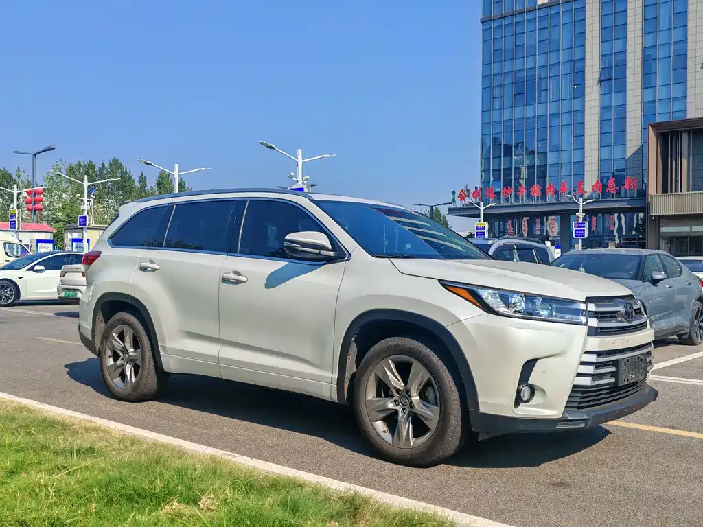 Toyota Highlander — фото 3