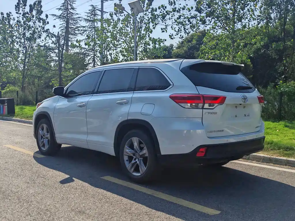 Toyota Highlander — фото 7