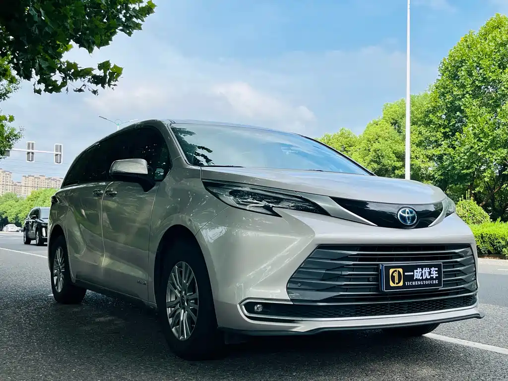 Toyota Sienna — фото 6