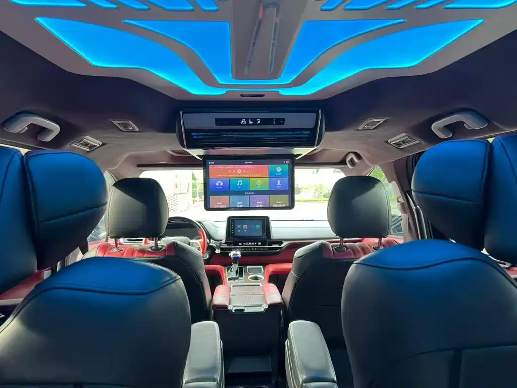 Toyota Sienna — фото 9