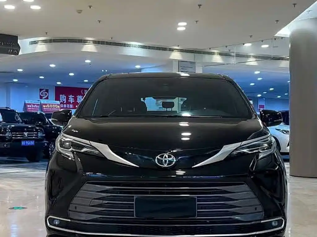Toyota Sienna — фото 2