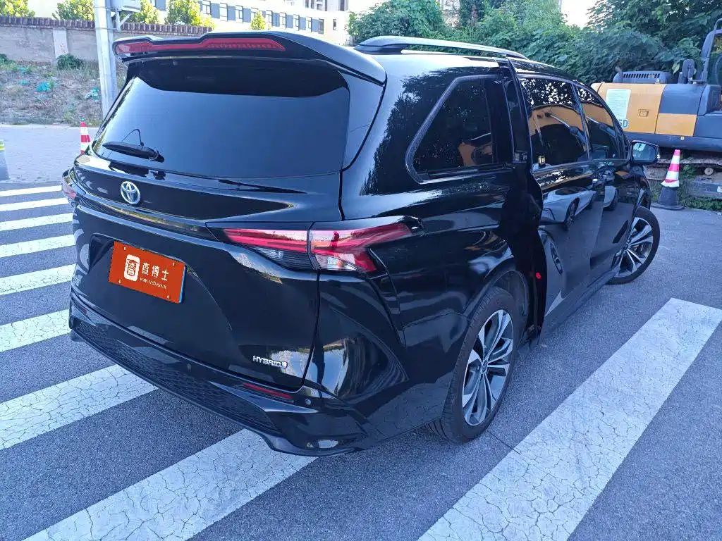 Toyota Granvia — фото 3