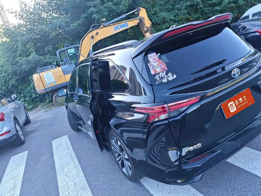 Toyota Granvia — фото 4