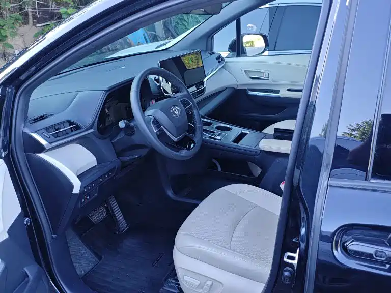 Toyota Granvia — фото 5