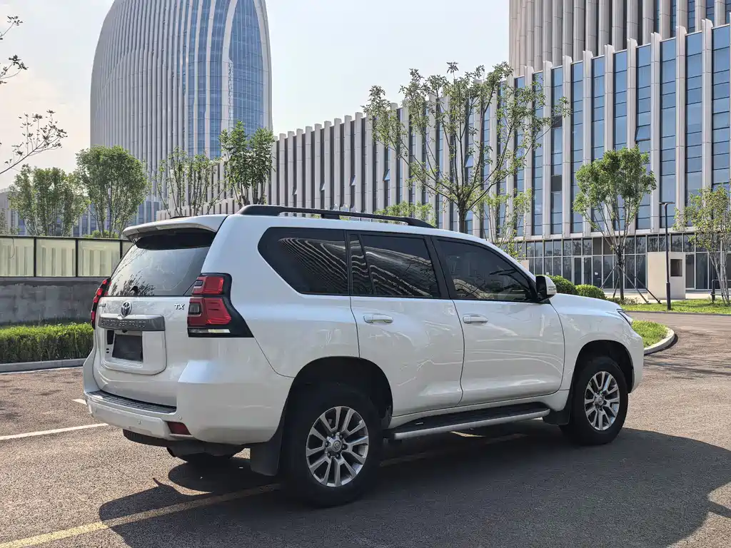 Toyota Prado — фото 4