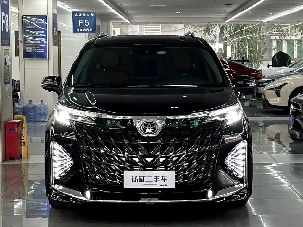 Toyota Sienna — фото 2
