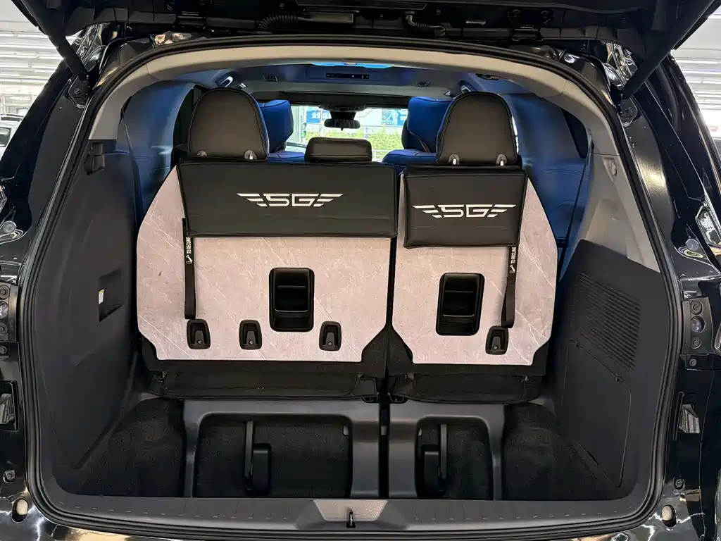 Toyota Sienna — фото 17
