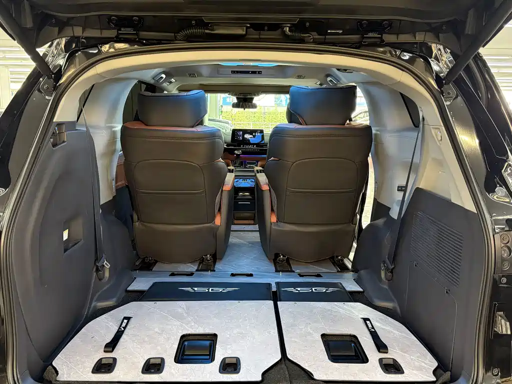 Toyota Sienna — фото 18
