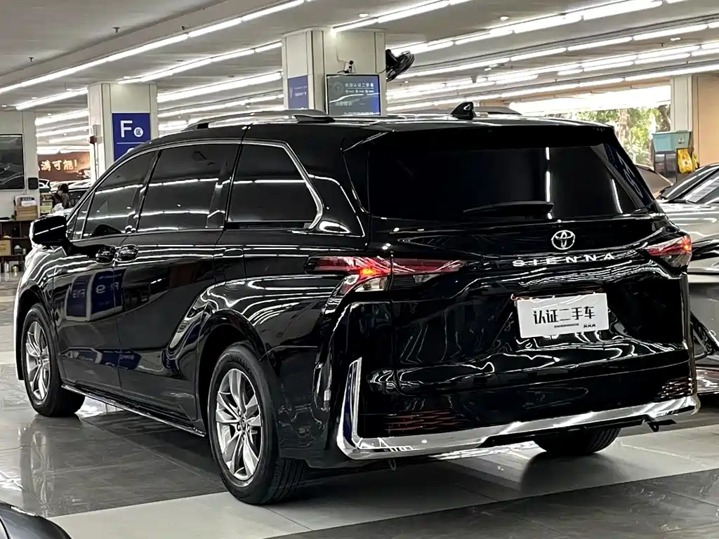 Toyota Sienna — фото 20