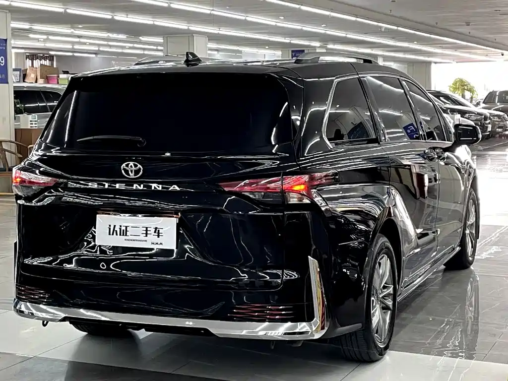 Toyota Sienna — фото 22