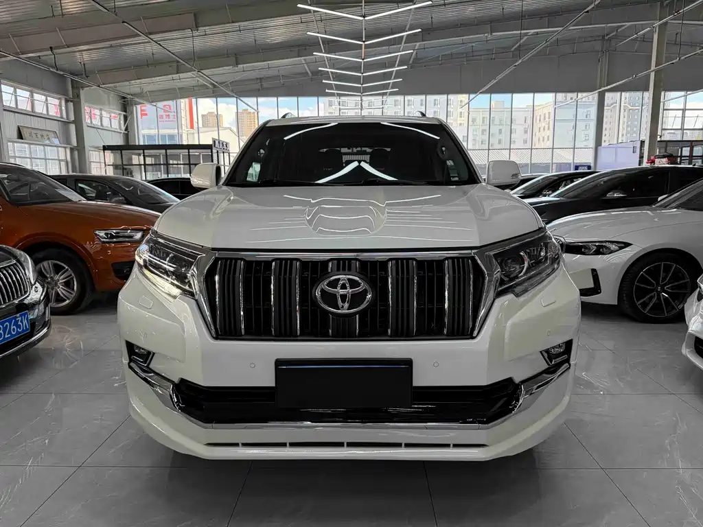 Toyota Prado — фото 2