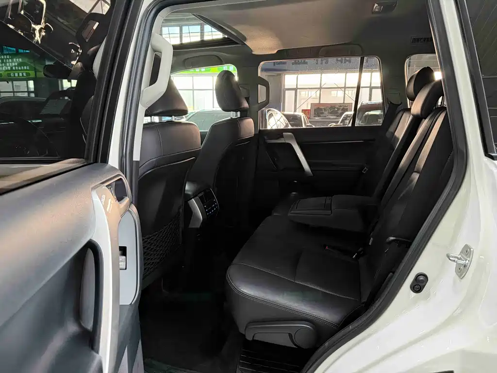 Toyota Prado — фото 13