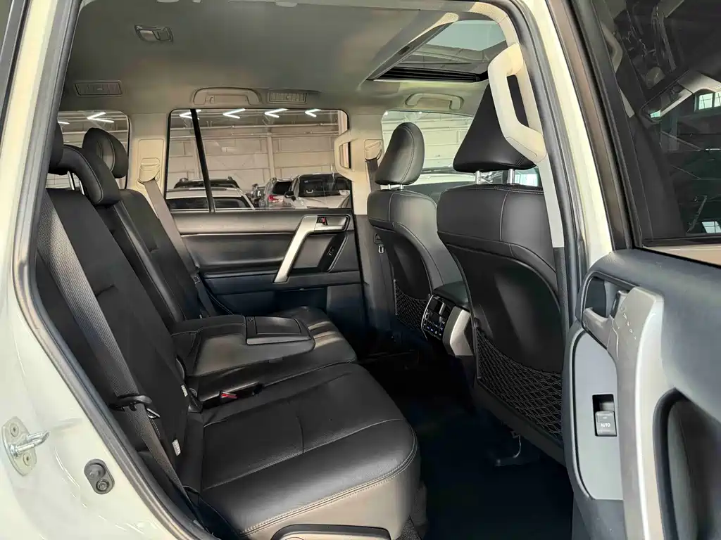 Toyota Prado — фото 14