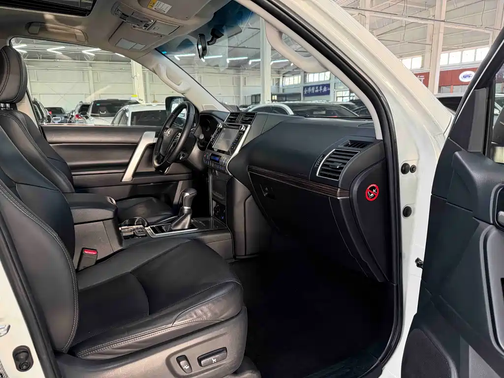 Toyota Prado — фото 15