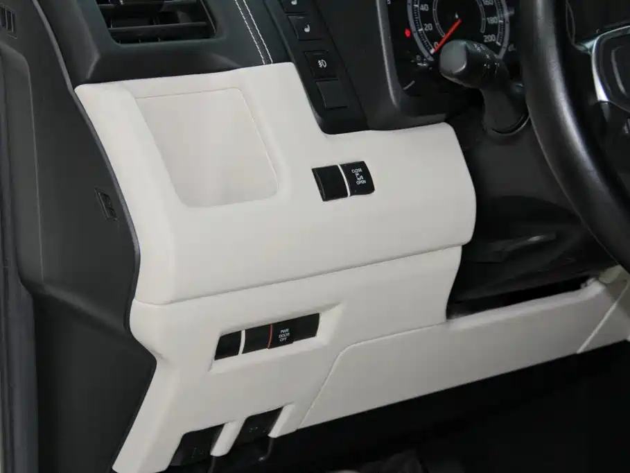 Toyota Hiace — фото 29