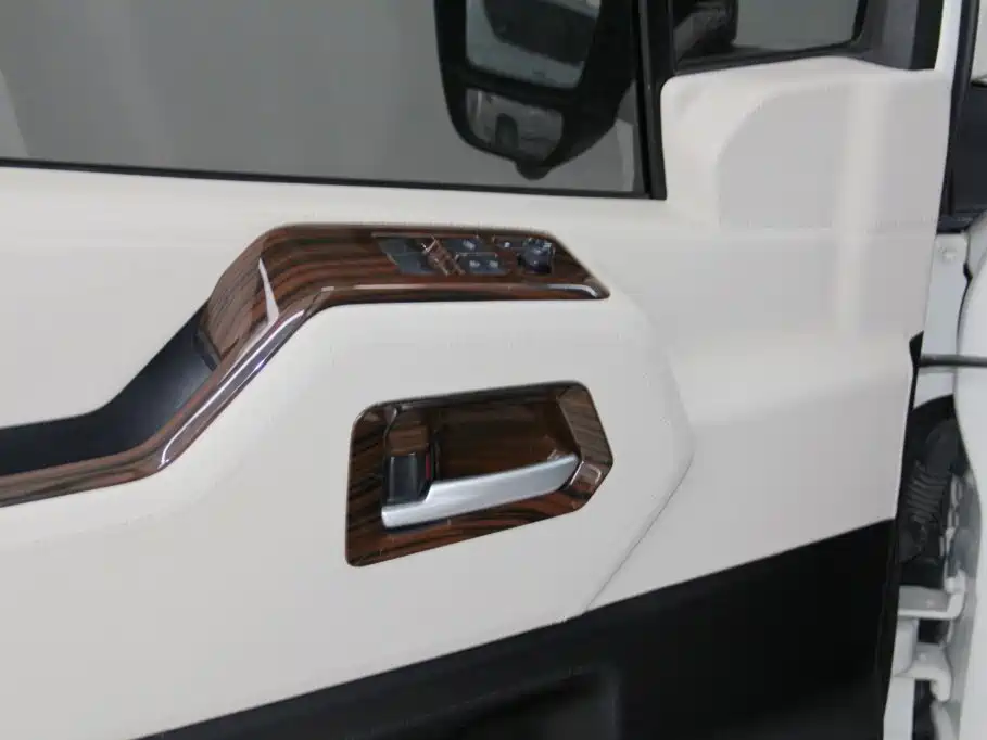 Toyota Hiace — фото 30