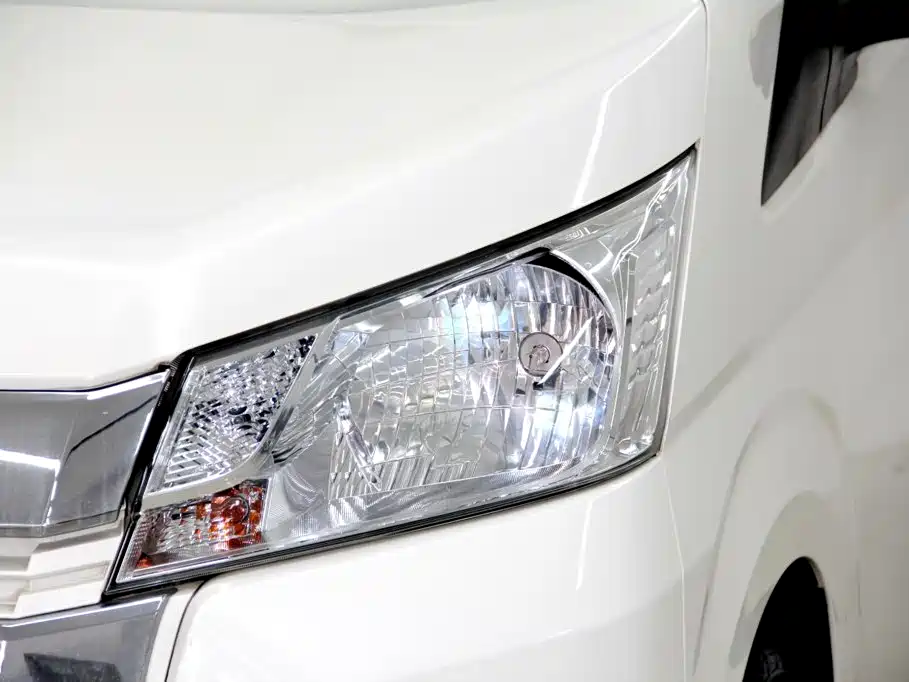 Toyota Hiace — фото 32