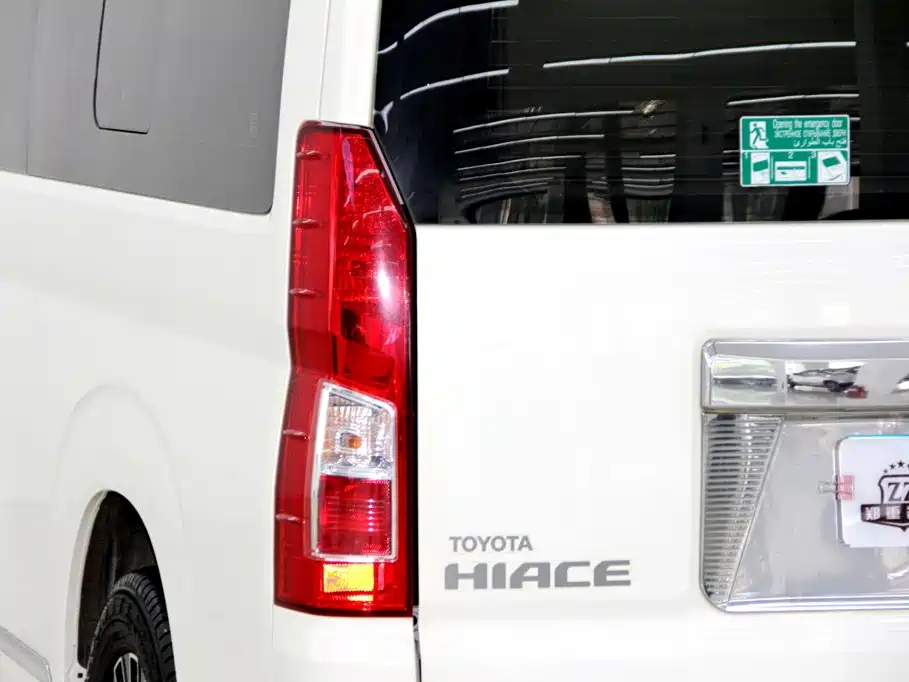 Toyota Hiace — фото 36