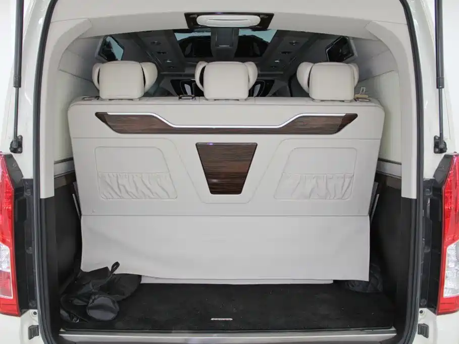 Toyota Hiace — фото 38
