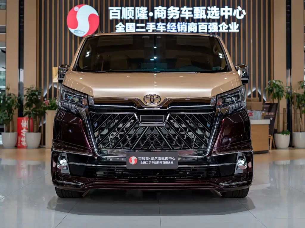 Toyota Hiace — фото 2