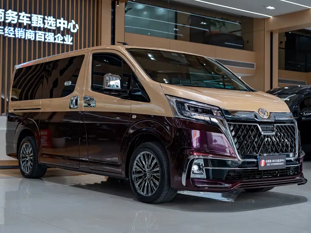 Toyota Hiace — фото 3