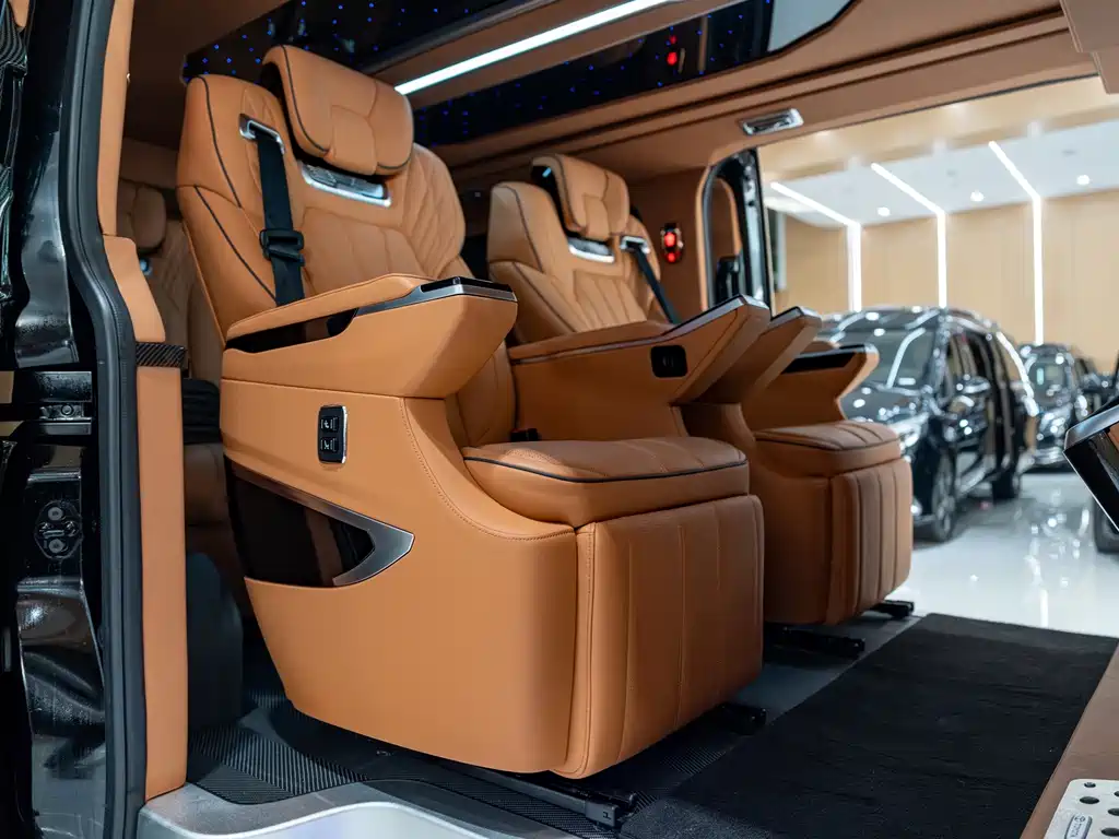 Toyota Hiace — фото 8