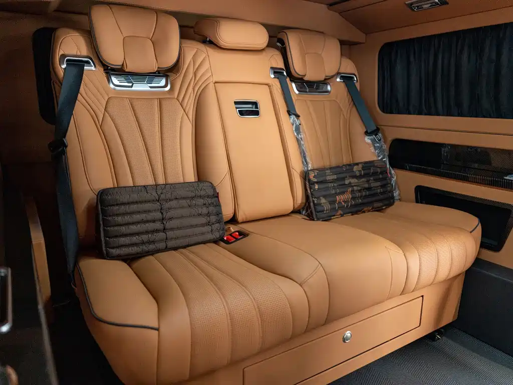 Toyota Hiace — фото 10