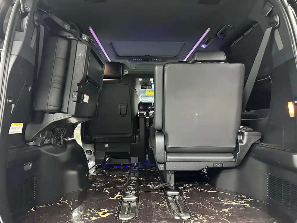Toyota Vellfire — фото 11