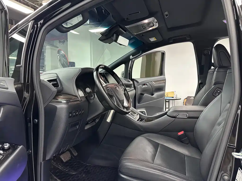 Toyota Vellfire — фото 13