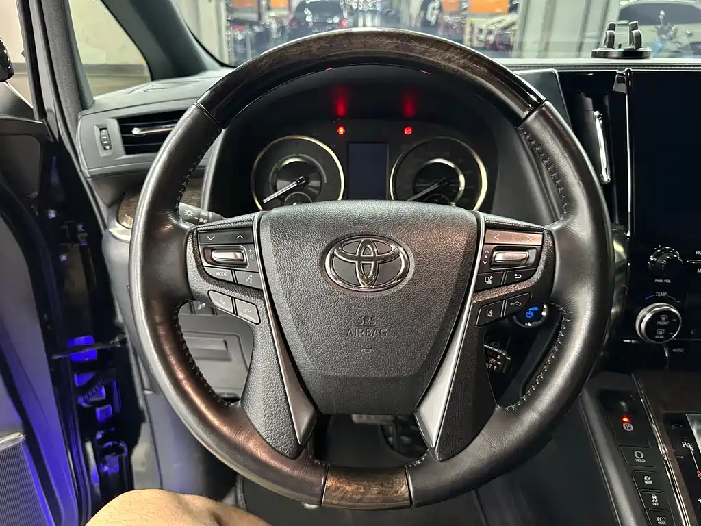 Toyota Vellfire — фото 20