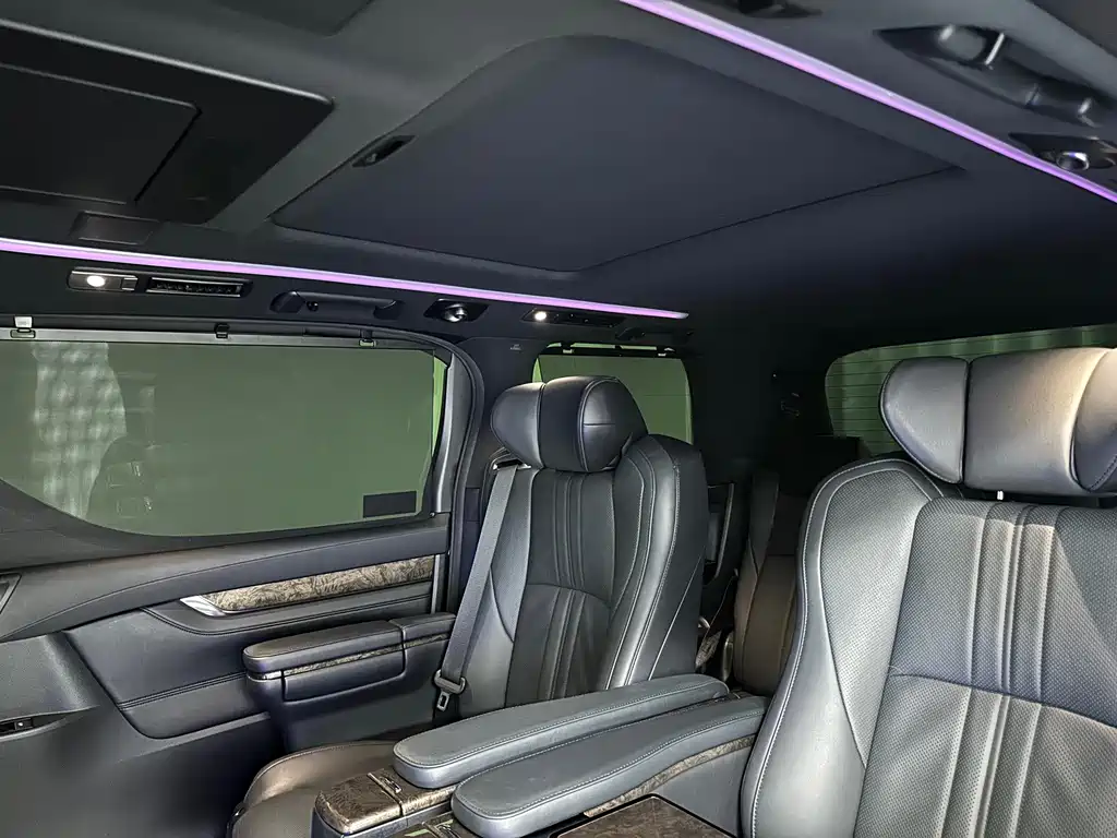 Toyota Vellfire — фото 21