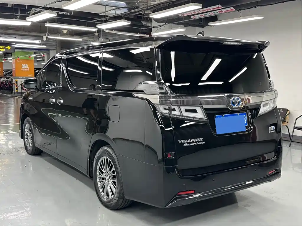 Toyota Vellfire — фото 4