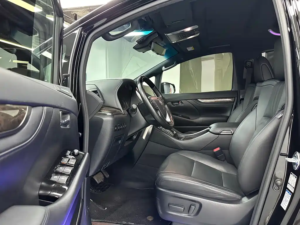 Toyota Vellfire — фото 7