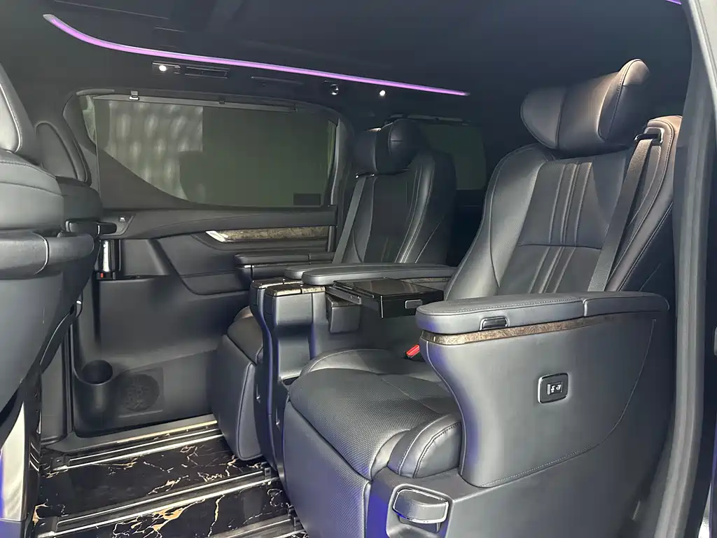 Toyota Vellfire — фото 8