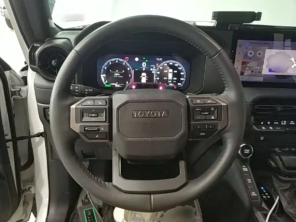 Toyota Prado — фото 11