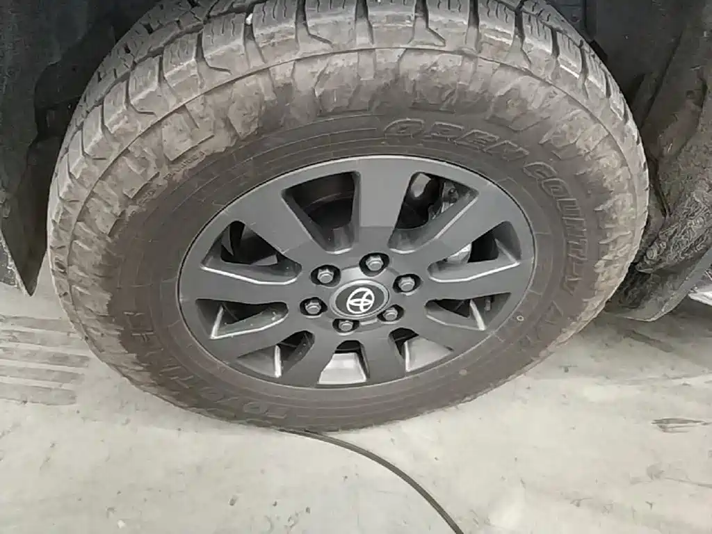 Toyota Prado — фото 23
